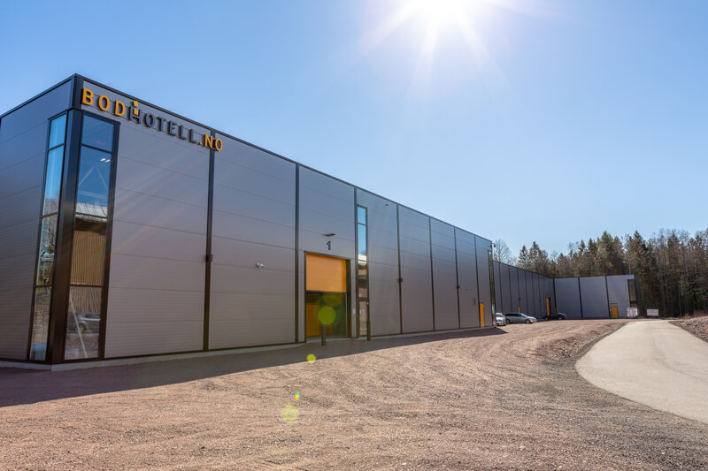 Fasade av bodhotellet på Narverød